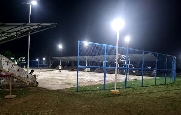 Ejecución exitosa de un proyecto municipal (farolas solares) en Perú