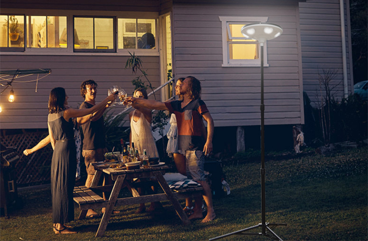 Naturaleza nocturna: Fabricante de luces solares para jardines para campamentos y retiros