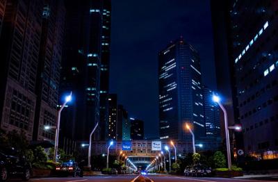Las lámparas de calle con sensor solar aportan una tremenda comodidad a la vida