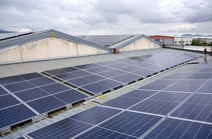 Cómo seleccionar inversores híbridos inteligentes para plantas de energía fotovoltaica industriales y comerciales