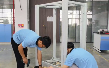 Instalación 4 del sistema comercial de almacenamiento de energía con batería de litio de 60 KWH