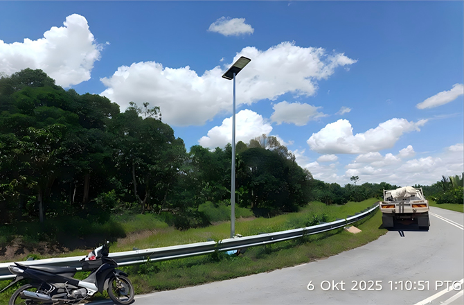 Estudio de caso del proyecto de farolas solares de Anern en Malasia: farolas solares todo en uno LiFePO4 SLZ de 60W + 120W, 921 unidades