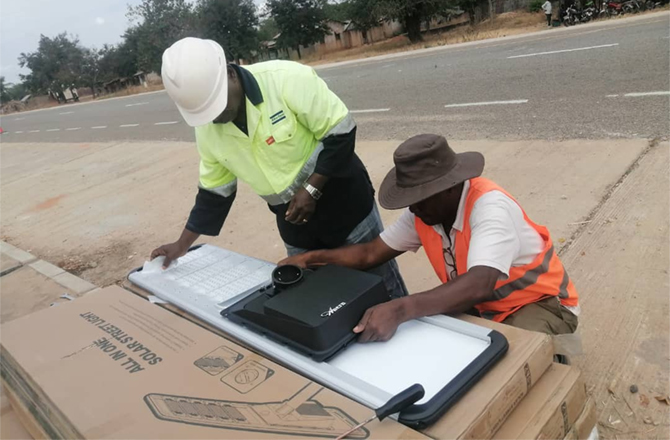 Tanzania adquirió e instaló las luminarias solares SLZ