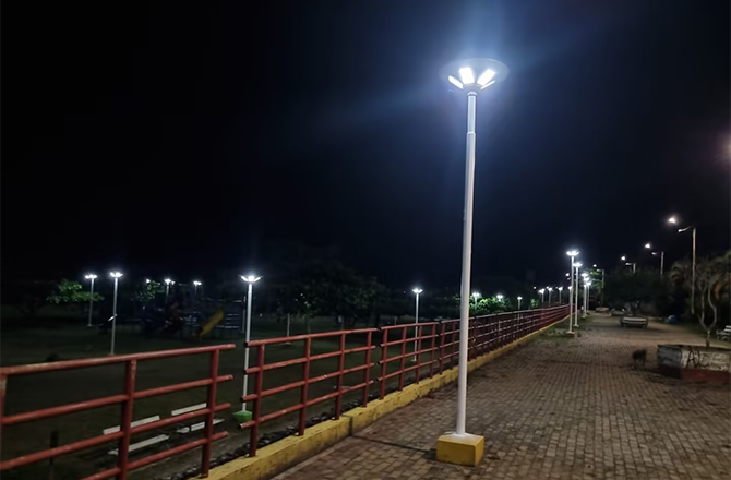 Implementación exitosa de un proyecto municipal (farolas solares) en Perú