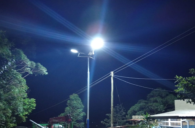 Farolas solares todo en uno Anern SLV 150W en Kenia