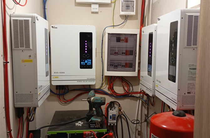 Anern EVO 10.2kW Hybrid Inverter y SPI 6kW Low-Frequency UPS Inverter en Bulgaria